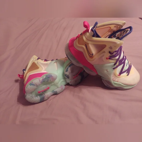 Lebron 19 - Picture 6 of 6